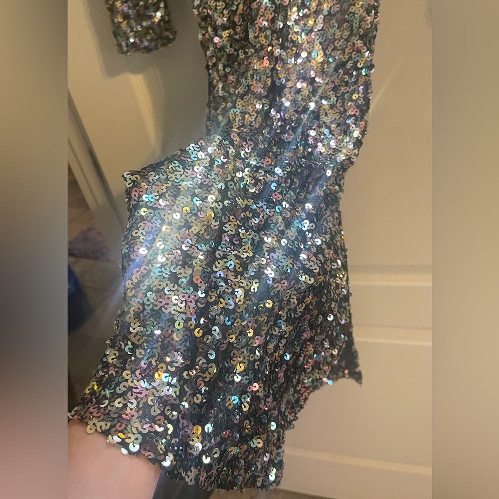 NWT, ASTR The Label size small sequin gown, with cut away waist. - Picture 6 of 7